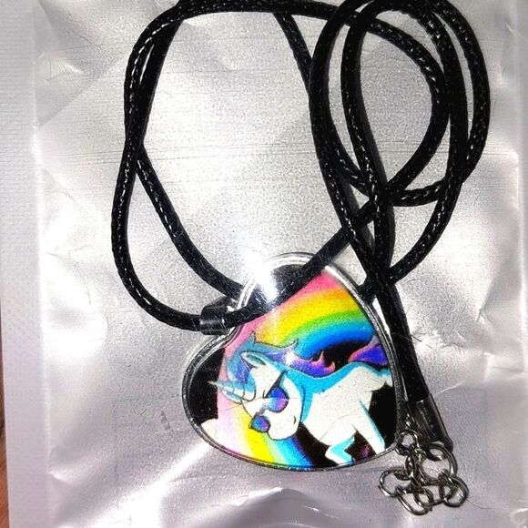 Cute girls Unicorn Necklace - Picture 2 of 5